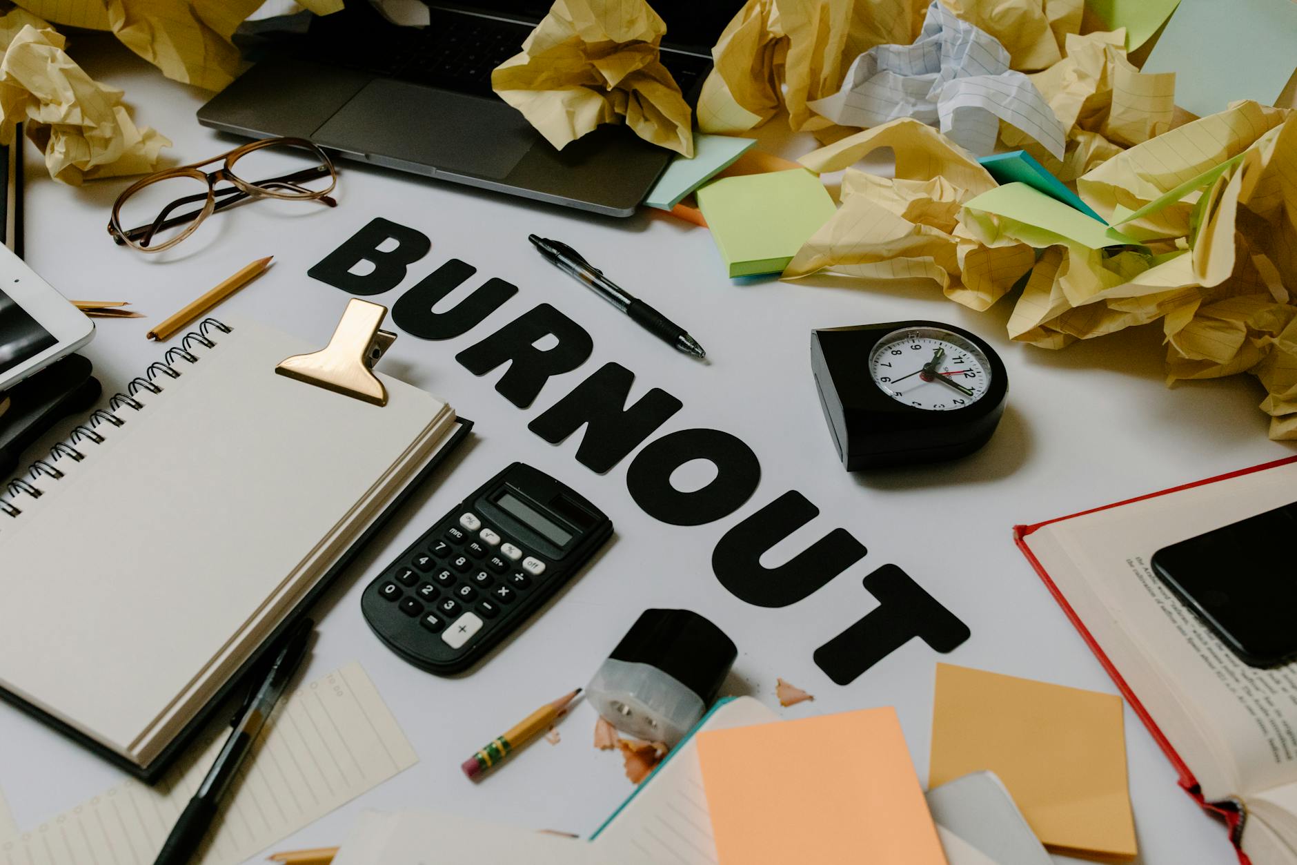 A weekly calendar balancing a job, life, and side hustle tasks